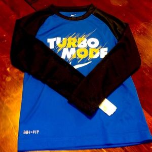 Boys Nike Dri-fit long sleeve shirt